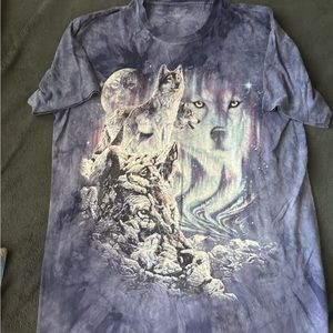 The mountain men’s size XL hidden wolves tshirt